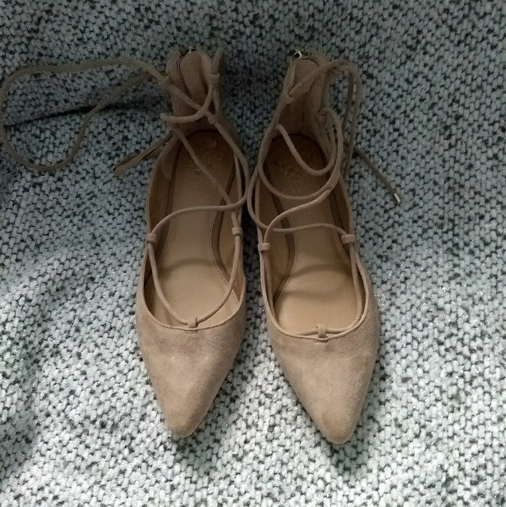 NWOT Vince Camuto Genuine Sude Lace Up Flats